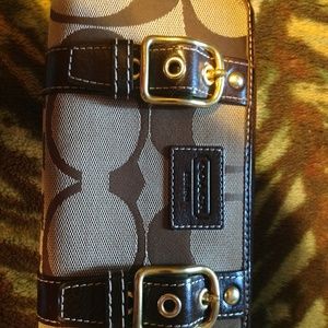 COACH BROWN SIGNATURE BUCKLE ZIP AROUND WALLET